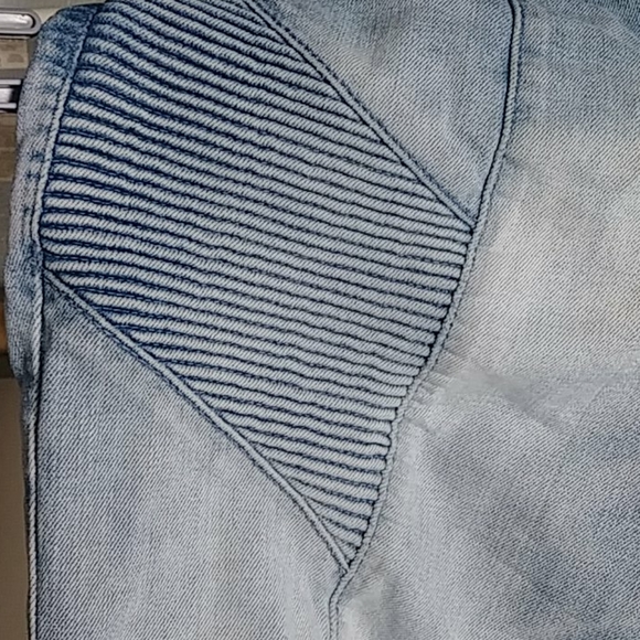 Balmain - Picture 2 of 4